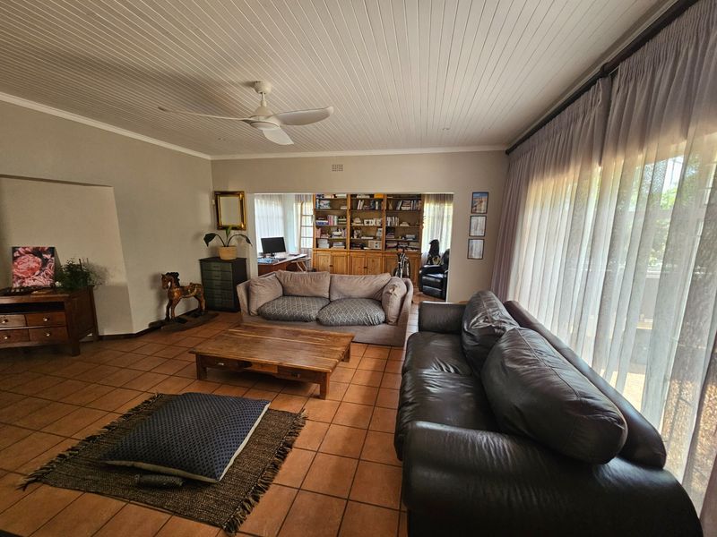 Family home and 1 Bed cottage,  White River close to schools - Photo 10