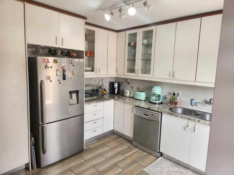 Duplex For Sale in Lyndhurst, Johannesburg - Photo 6
