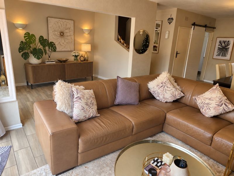 Duplex For Sale in Lyndhurst, Johannesburg - Photo 2
