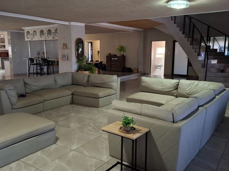 Beachfront House For Sale in St Michaels On Sea, Margate, KwaZulu Natal - Photo 4