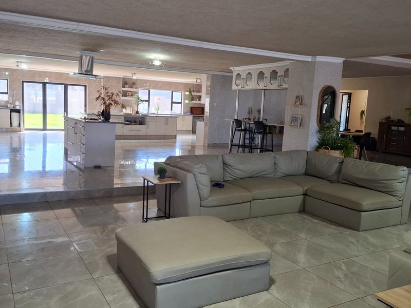 Beachfront House For Sale in St Michaels On Sea, Margate, KwaZulu Natal - Photo 8