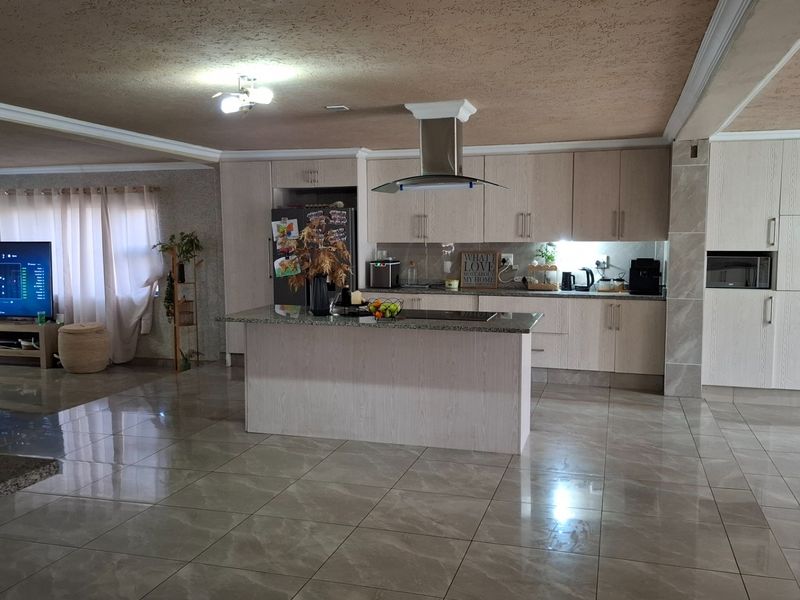Beachfront House For Sale in St Michaels On Sea, Margate, KwaZulu Natal - Photo 7