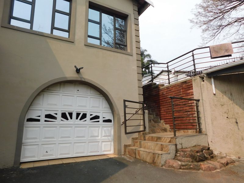 Modern 3 bedroom, 2 bathroom family home with swimming pool for sale in Northdene - Photo 5