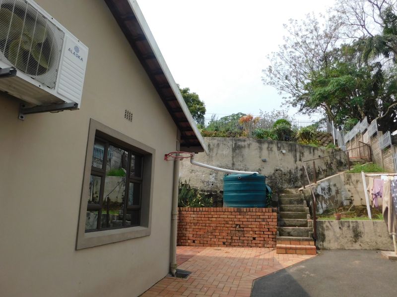 Modern 3 bedroom, 2 bathroom family home with swimming pool for sale in Northdene - Photo 8