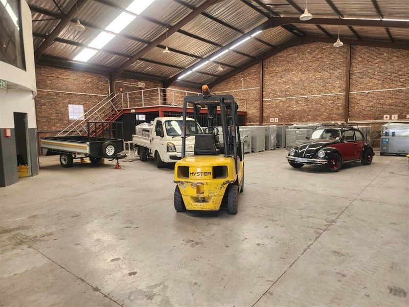 1 000m2 Industrial Warehouse Property For Sale - Photo 5