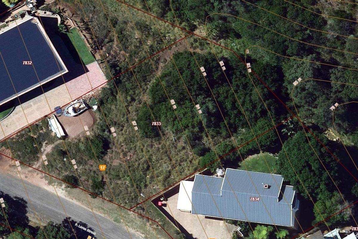 Aerial view of a residential vacant land plot featuring topographical contour lines and clearly marked property boundaries.