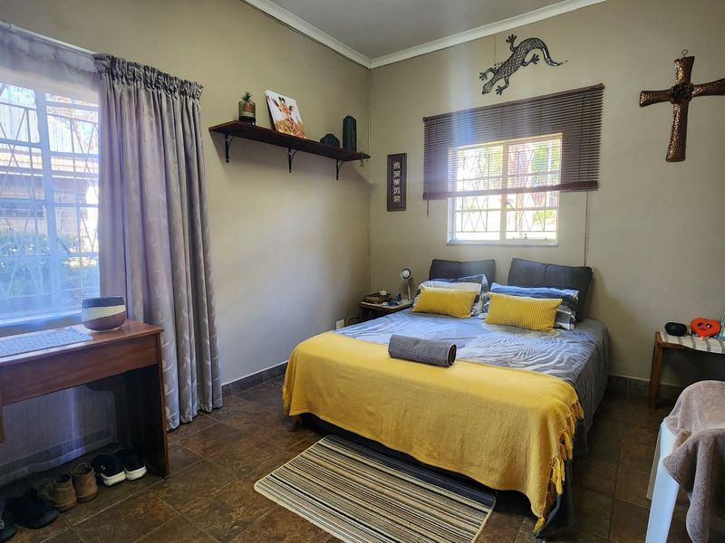 Large Commercial Property with Established Garden and Excellent Development Potential - Photo 10