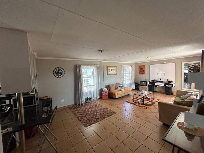 3 Bedroom House For Sale in Protea Glen, Soweto - Photo 3
