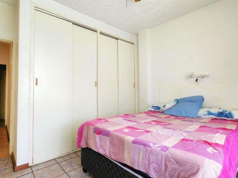 GROUND-FLOOR GARDEN APARTMENT | 2 BEDROOMS | GARAGE AND COVERED PARKING - Photo 8