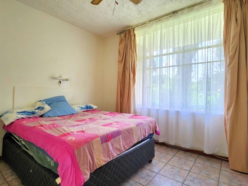 GROUND-FLOOR GARDEN APARTMENT | 2 BEDROOMS | GARAGE AND COVERED PARKING - Photo 7