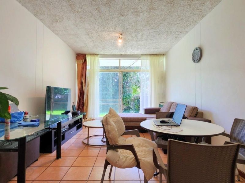 GROUND-FLOOR GARDEN APARTMENT | 2 BEDROOMS | GARAGE AND COVERED PARKING - Photo 5