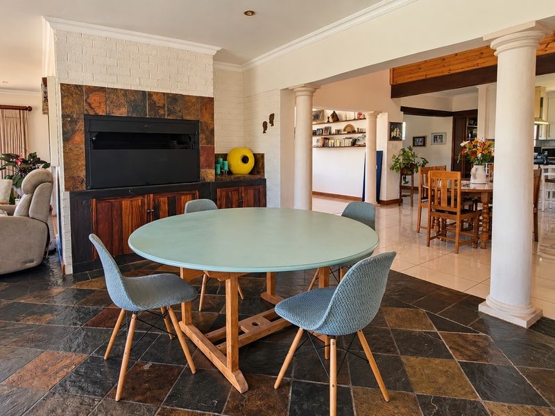 IMMACULATE FAMILY HOME IN BEAUTIFUL VILLIERSDORP - Photo 9