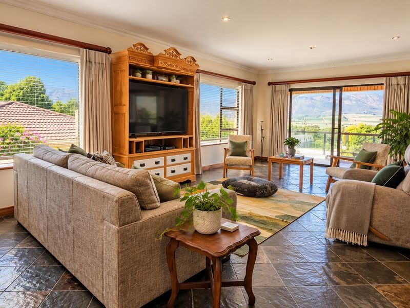 IMMACULATE FAMILY HOME IN BEAUTIFUL VILLIERSDORP - Photo 8
