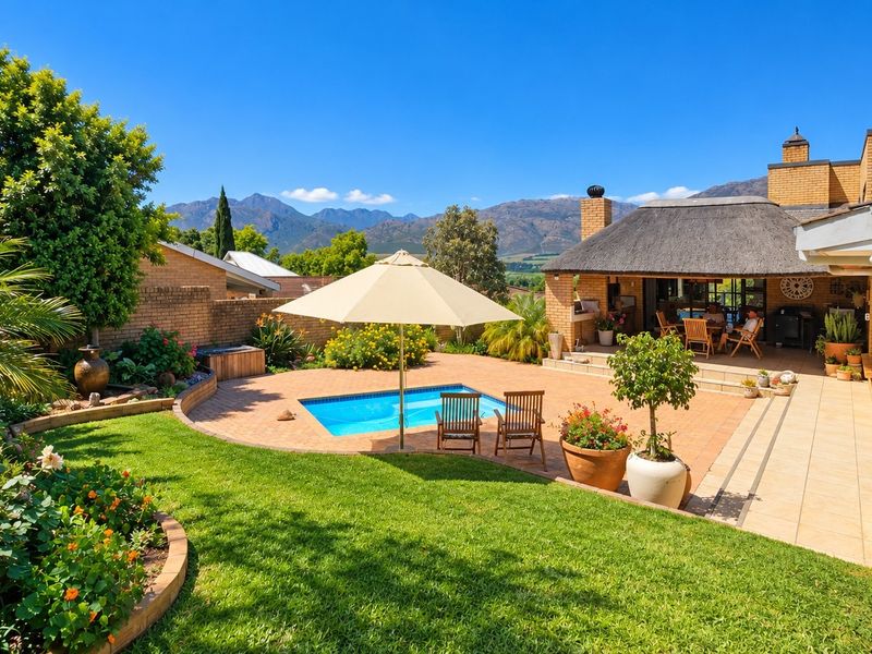 IMMACULATE FAMILY HOME IN BEAUTIFUL VILLIERSDORP - Photo 2