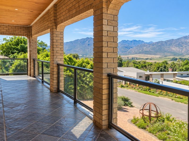 IMMACULATE FAMILY HOME IN BEAUTIFUL VILLIERSDORP - Photo 7
