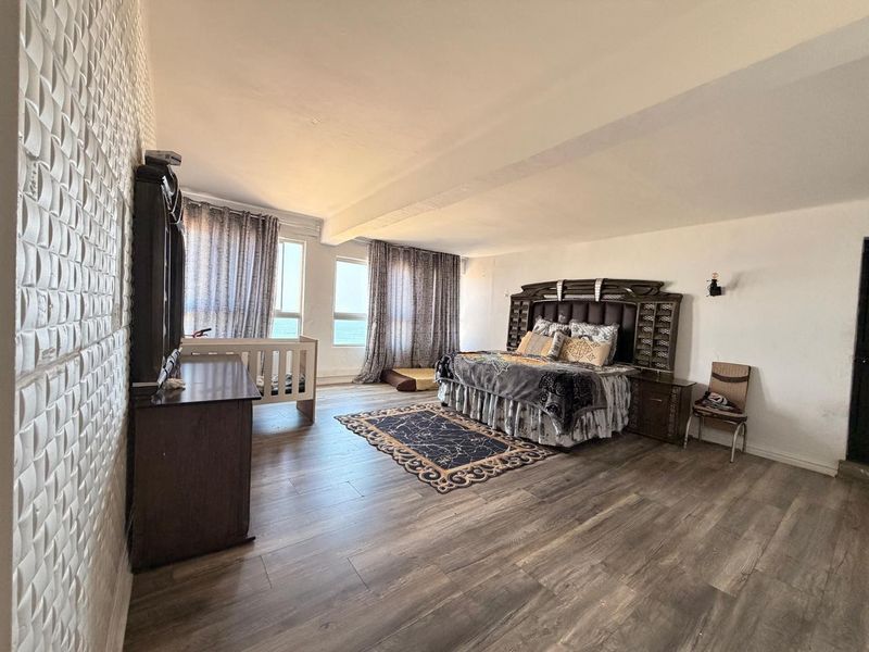 LUXURY SEA FACING PENTHOUSE with a Huge Courtyard - South Beach, Durban - Photo 2