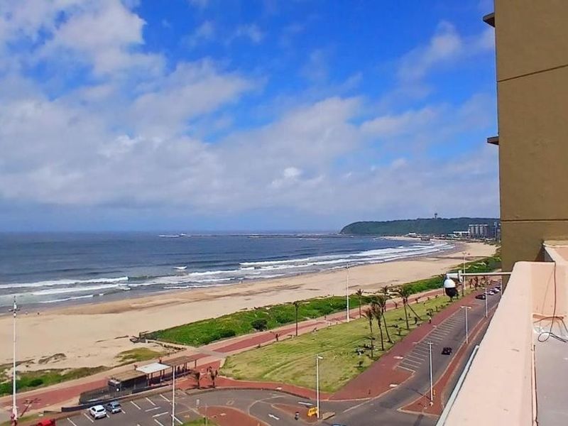 LUXURY SEA FACING PENTHOUSE with a Huge Courtyard - South Beach, Durban - Photo 4