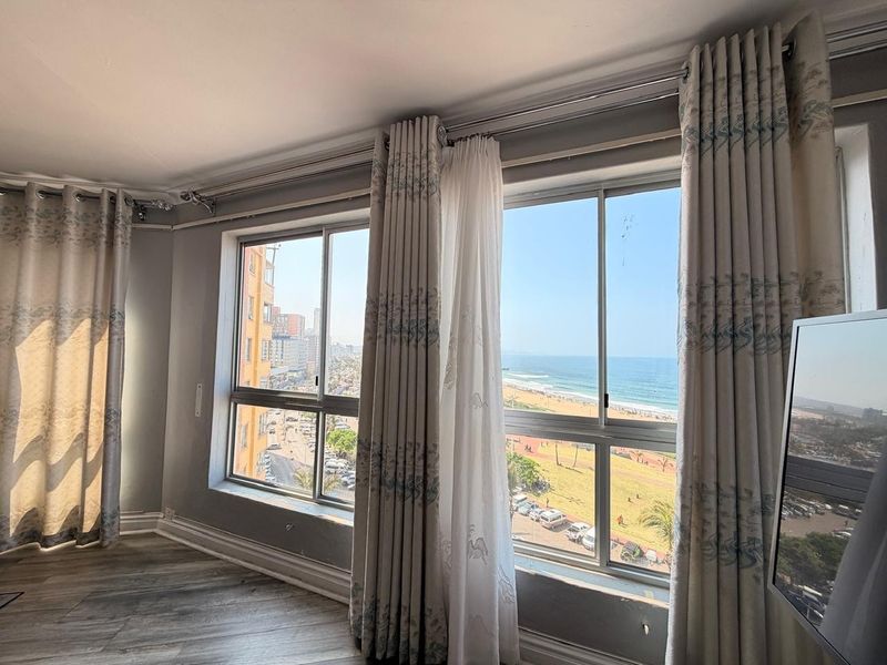 LUXURY SEA FACING PENTHOUSE with a Huge Courtyard - South Beach, Durban - Photo 3