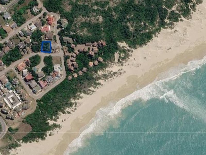 Aerial view of a residential land parcel located within a coastal estate, highlighting its proximity to the beach and surrounding neighborhood infrastructure.