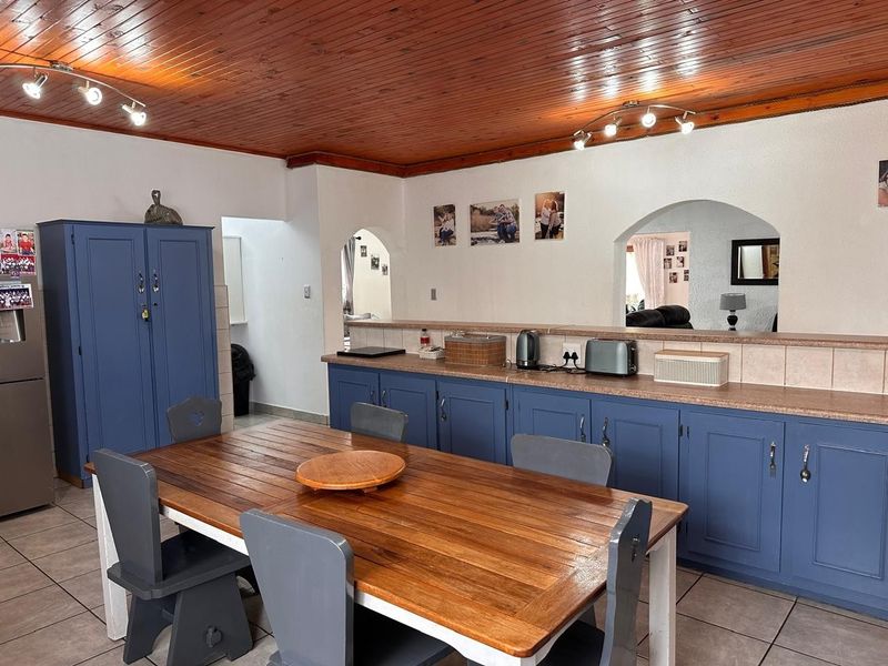 Spacious Family Living with Exceptional Entertainment in Hutten Heights. - Photo 6