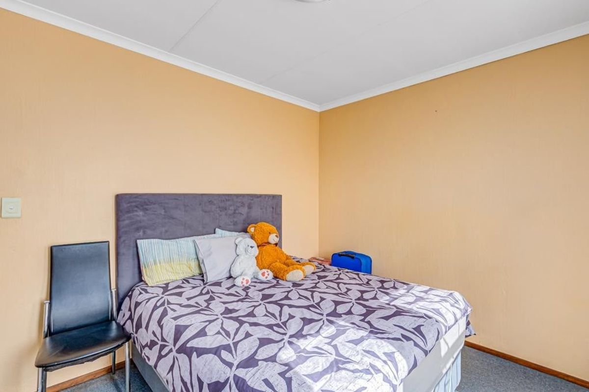 A standard bedroom featuring neutral wall finishes, coving, and carpet flooring, providing a functional and comfortable living space.