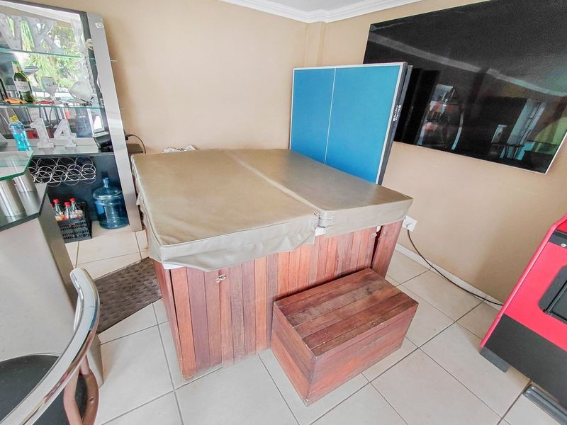 Entertainer’s Home with 3 Cottages, Borehole, Swimming Pool - Photo 7