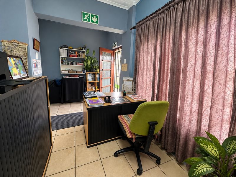 Versatile 5 Bedroom Property with Business Rights and  Approved Plans  Upper Wynberg - Photo 10