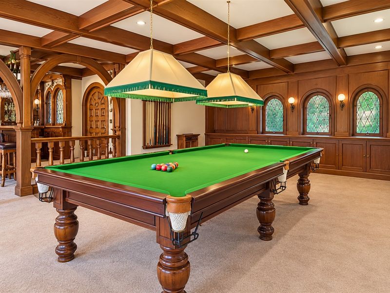 Grand home in a sought after, boomed road in Morningside! Development potential! - Photo 10