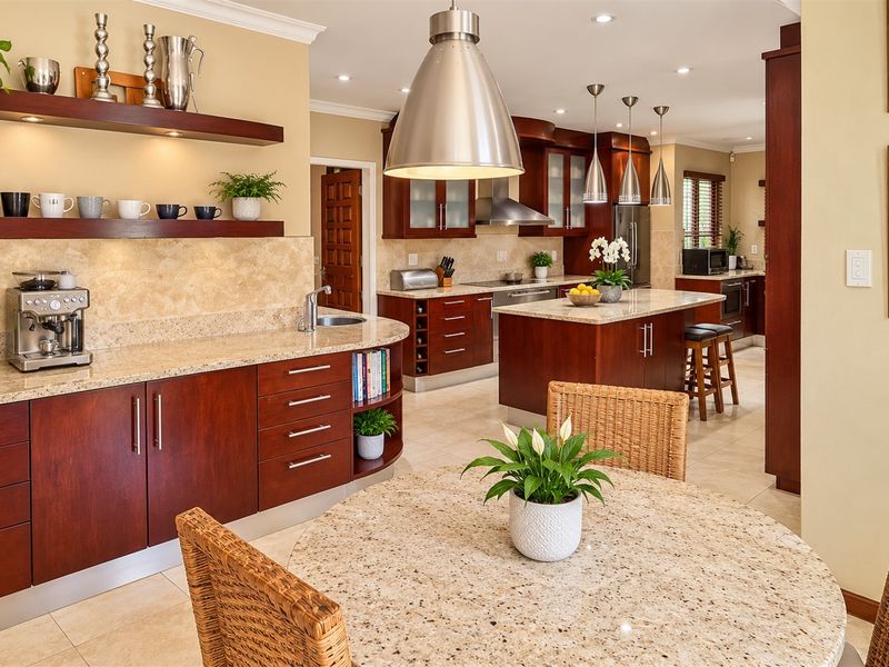 Grand home in a sought after, boomed road in Morningside! Development potential! - Photo 8