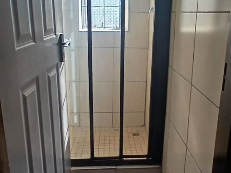 Classy 3 bedroom apartment for sale in Sunnyside, Pretoria - Photo 9