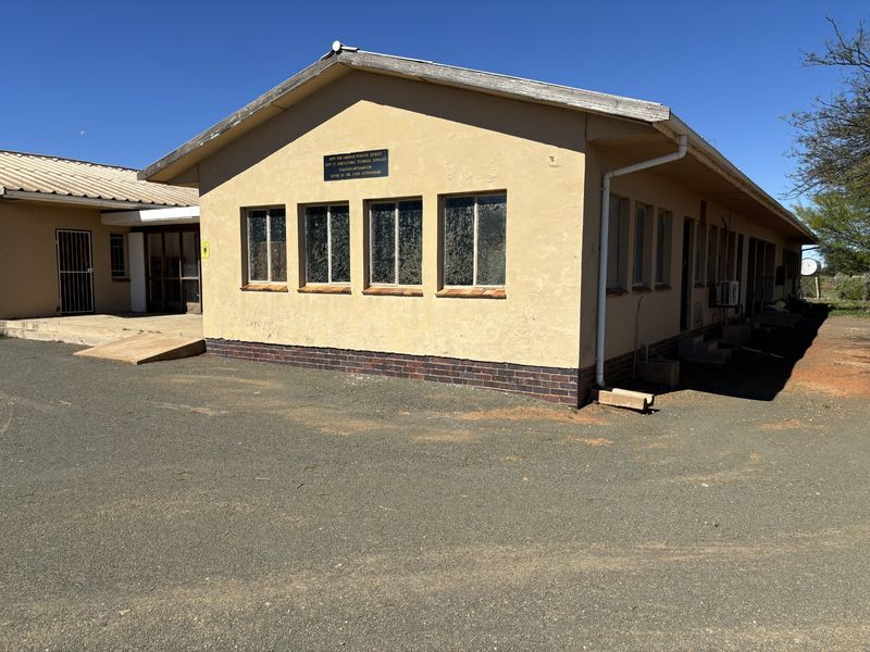 Commercial Property on 1.7ha for sale in Calvinia - Photo 2