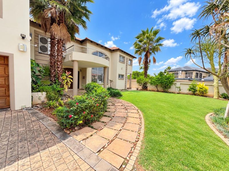 6 Bedroom House For Sale in Theresapark, Akasia - Photo 3