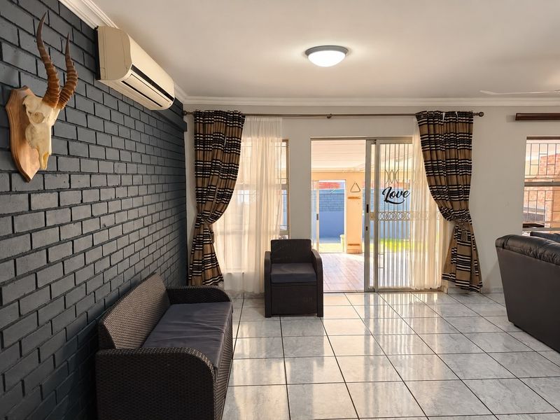 3-Bedroom Townhouse with Braai Room For Sale in Elarduspark - Photo 5