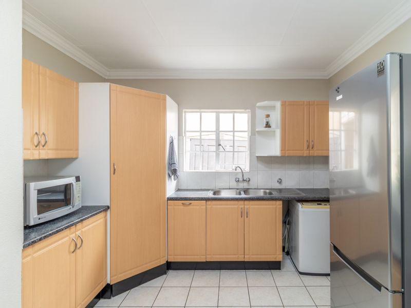 MOVE-IN-READY 2-BEDROOM, 2-BATHROOM HOME IN SOUTH CREST! - Photo 8