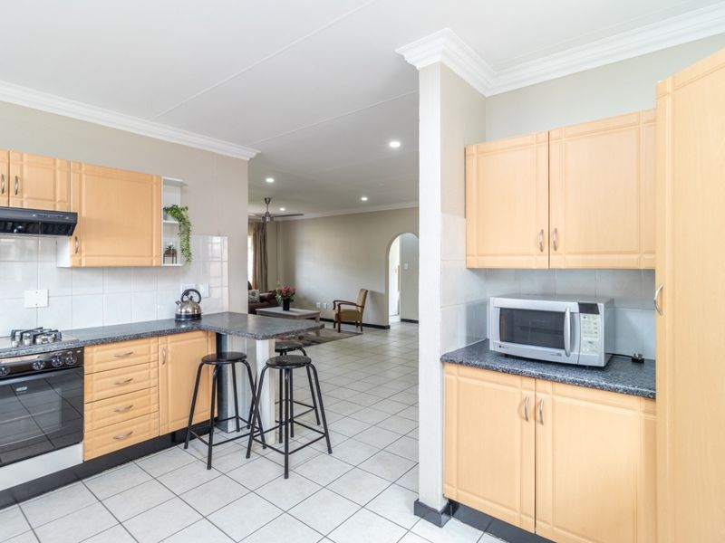 MOVE-IN-READY 2-BEDROOM, 2-BATHROOM HOME IN SOUTH CREST! - Photo 9