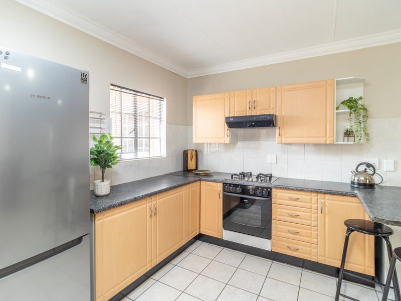 MOVE-IN-READY 2-BEDROOM, 2-BATHROOM HOME IN SOUTH CREST! - Photo 7