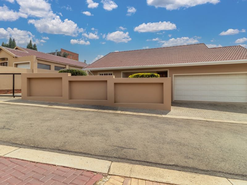 MOVE-IN-READY 2-BEDROOM, 2-BATHROOM HOME IN SOUTH CREST! - Photo 3
