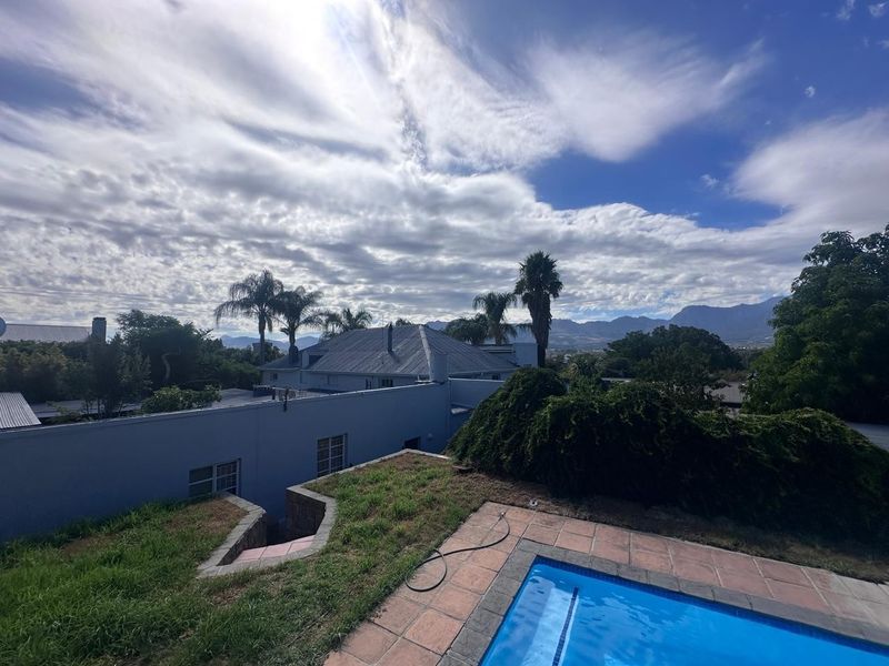 Large family home in Paarl - Photo 10