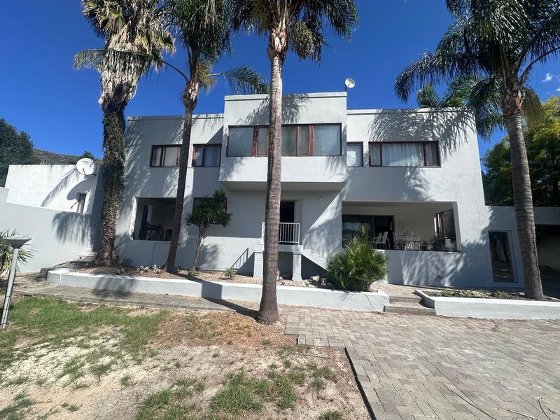Large family home in Paarl - Photo 2