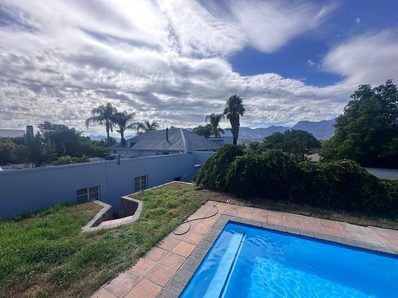 Large family home in Paarl - Photo 9