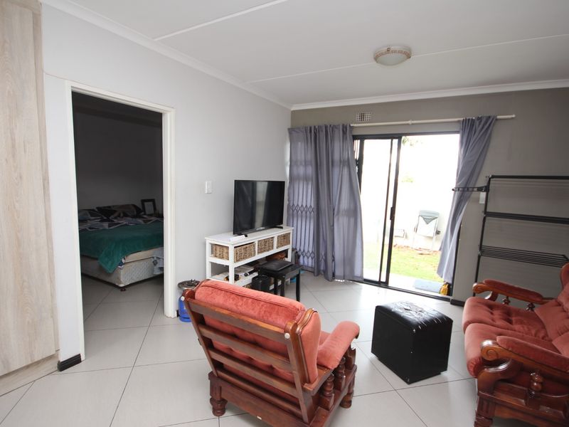 Apartment For Sale in Buhrein, Kraaifontein - Photo 10