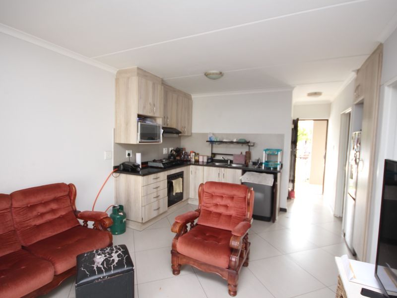 Apartment For Sale in Buhrein, Kraaifontein - Photo 9