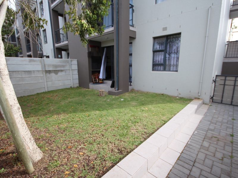 Apartment For Sale in Buhrein, Kraaifontein - Photo 2