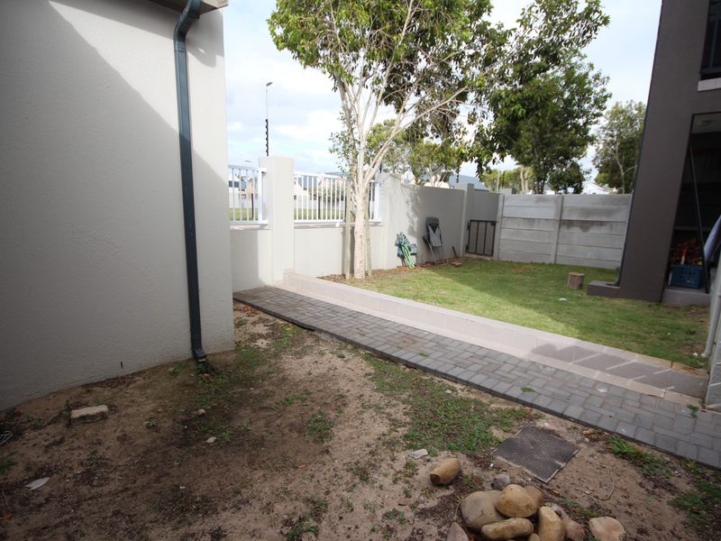 Apartment For Sale in Buhrein, Kraaifontein - Photo 4