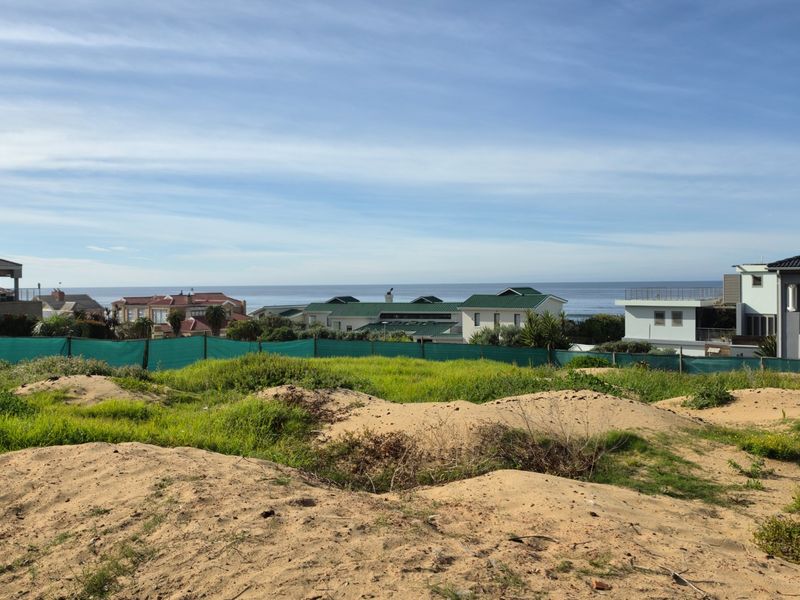 A view of the surrounding residential neighborhood and distant ocean from the vacant residential land.