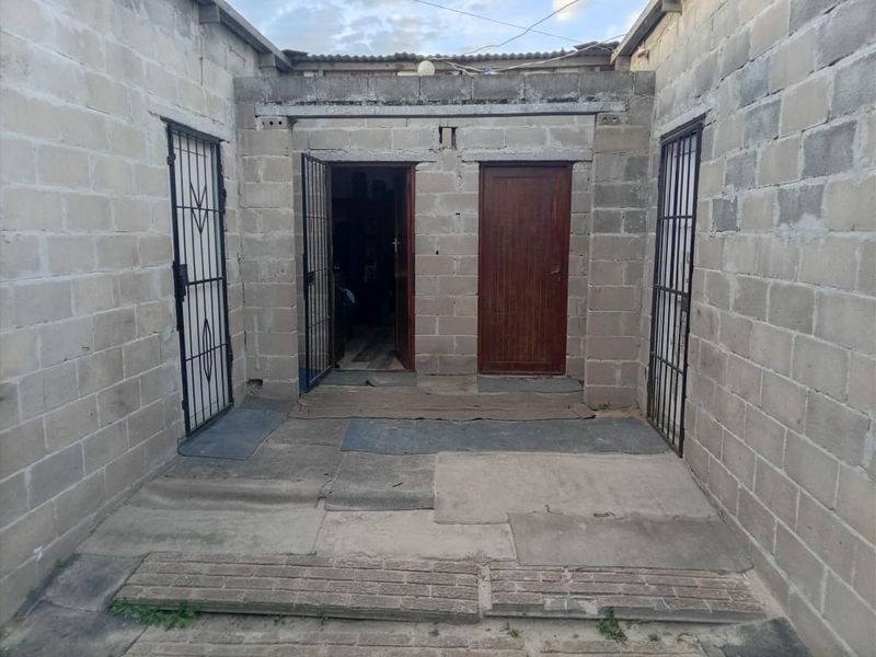 Browns farm 2 bedroom house with 4 flats - Photo 7