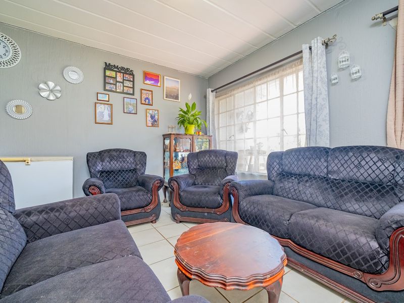 Discover the Perfect Blend of Comfort, Security and Modern Living in the Heart of Horizon View - Photo 6