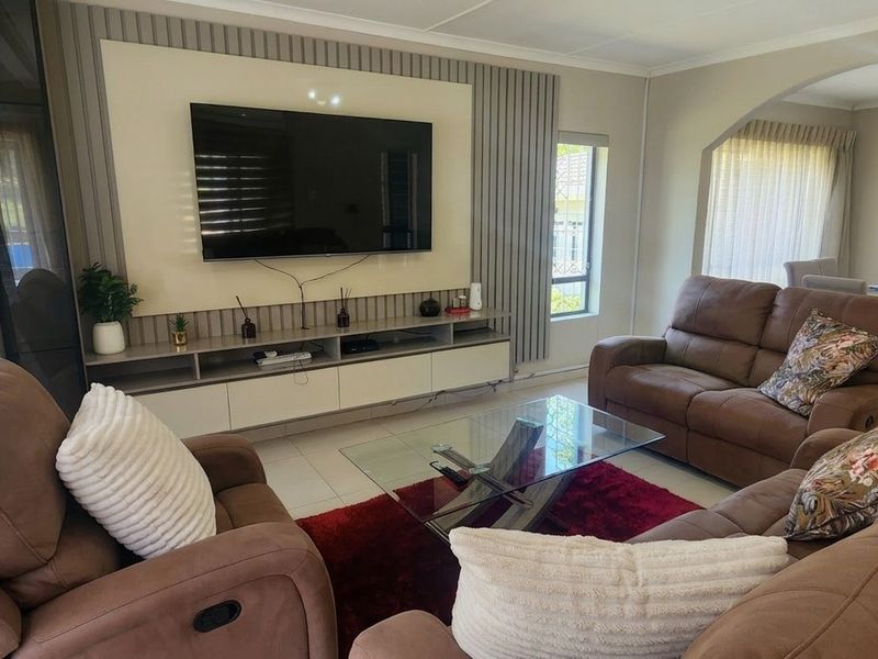 Immaculate Family Home For Sale in Glen Hills, Durban North, KwaZulu Natal - Photo 5