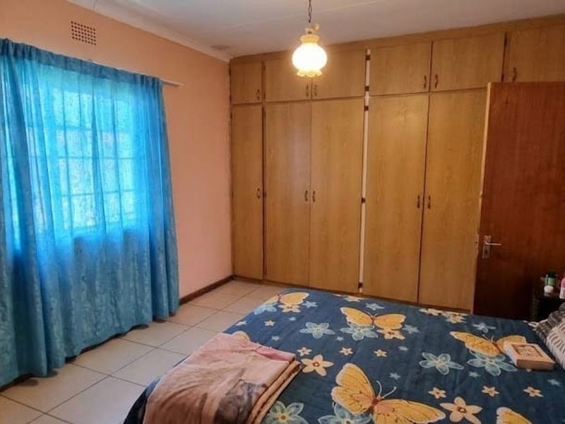 Family Home in Kirstenhof Kimberley - Photo 4