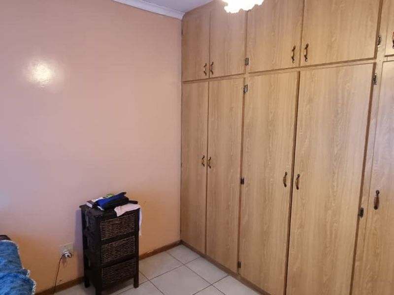 Family Home in Kirstenhof Kimberley - Photo 5